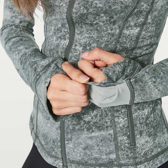 ☆ISO☆ - Lululemon Define 8, "Area Ice Gray" - Picture 3 of 3